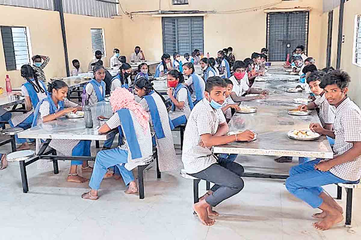 సర్కారు బడిలో ఆధునిక భోజనశాల