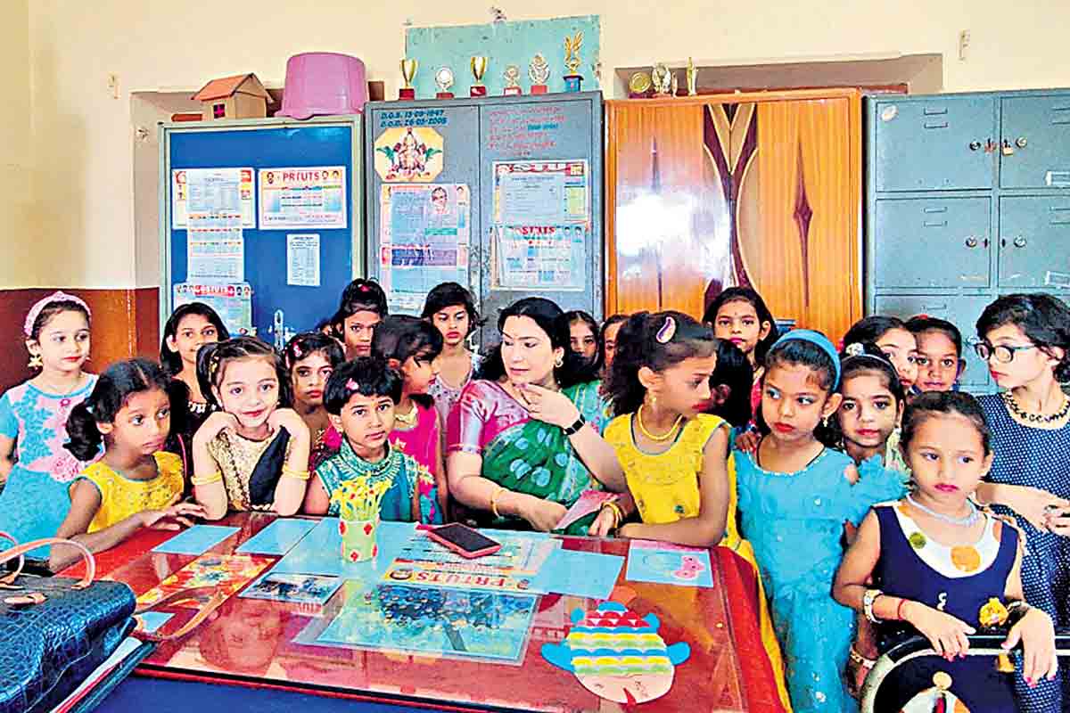 పేదల టీచర్‌ సుధారాణి