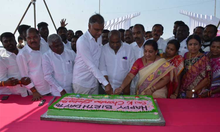 కేసీఆర్‌ లేకుంటే తెలంగాణే లేదు : మంత్రి హరీశ్‌రావు