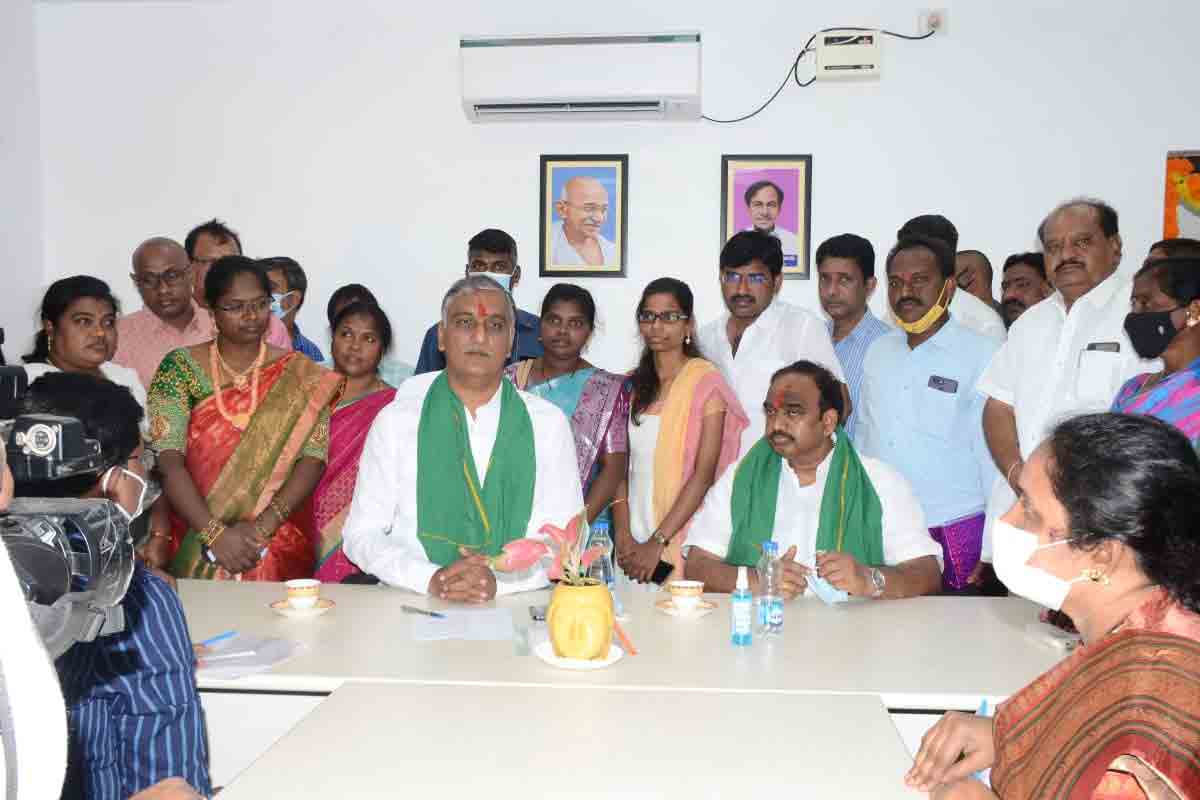 ఉత్తరాధికో నీతి.. దక్షిణాదికో నీతి అన్నట్లు కేంద్రం వ్యవహారం : మంత్రి హరీశ్‌రావు