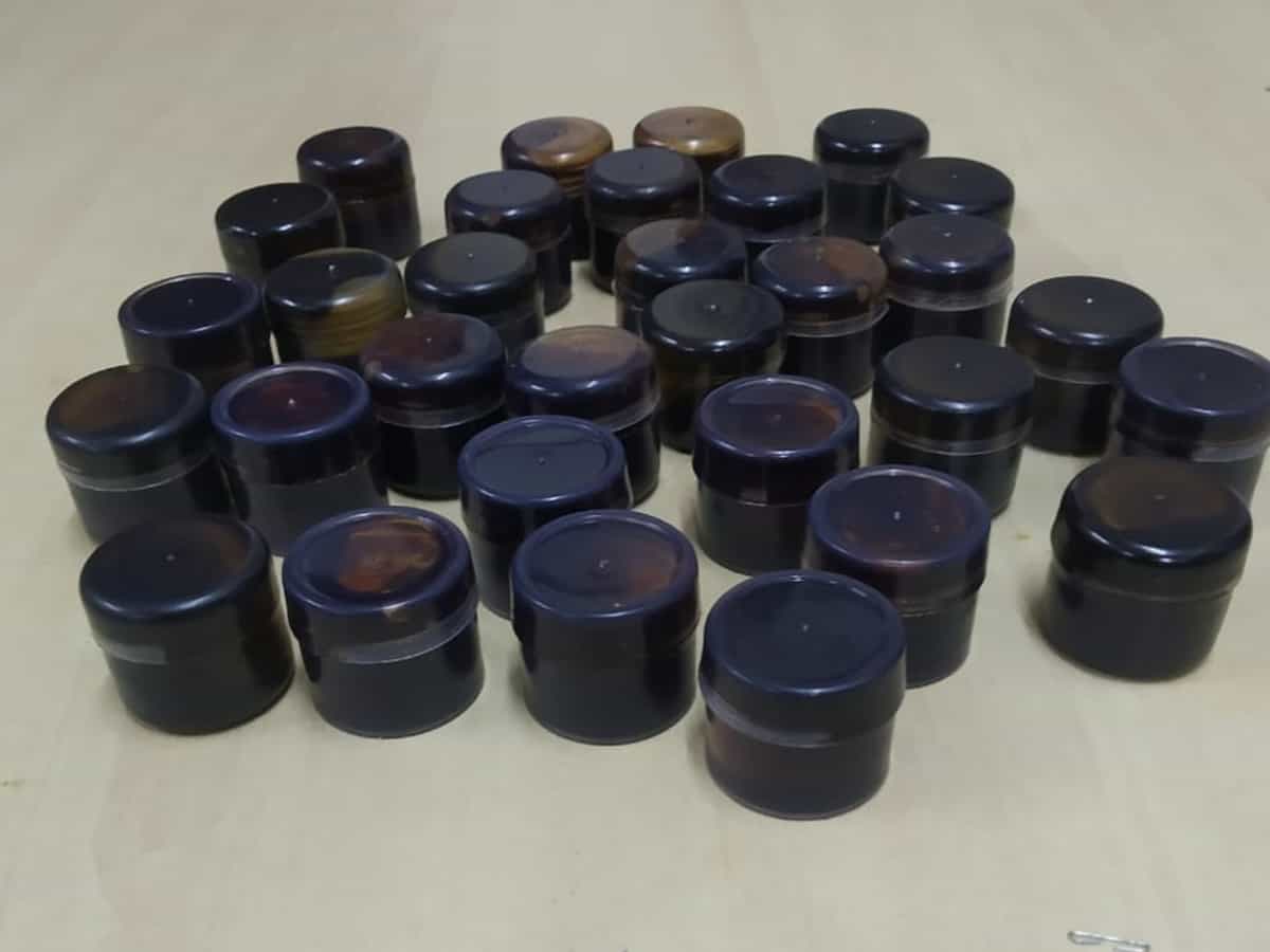 Hash oil | హాష్‌ అయిల్‌ను విక్రయిస్తున్న ఇద్దరు అరెస్టు