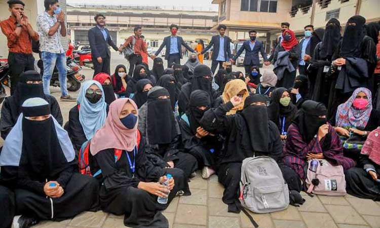 Hijab controversy | తమకూరులో విద్యార్థులపై ఎఫ్‌ఐఆర్‌