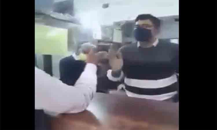 హిజాబ్‌ ధరించిన యువతిని… డబ్బులు డ్రా చేయకుండా అడ్డుకున్న బ్యాంకు సిబ్బంది