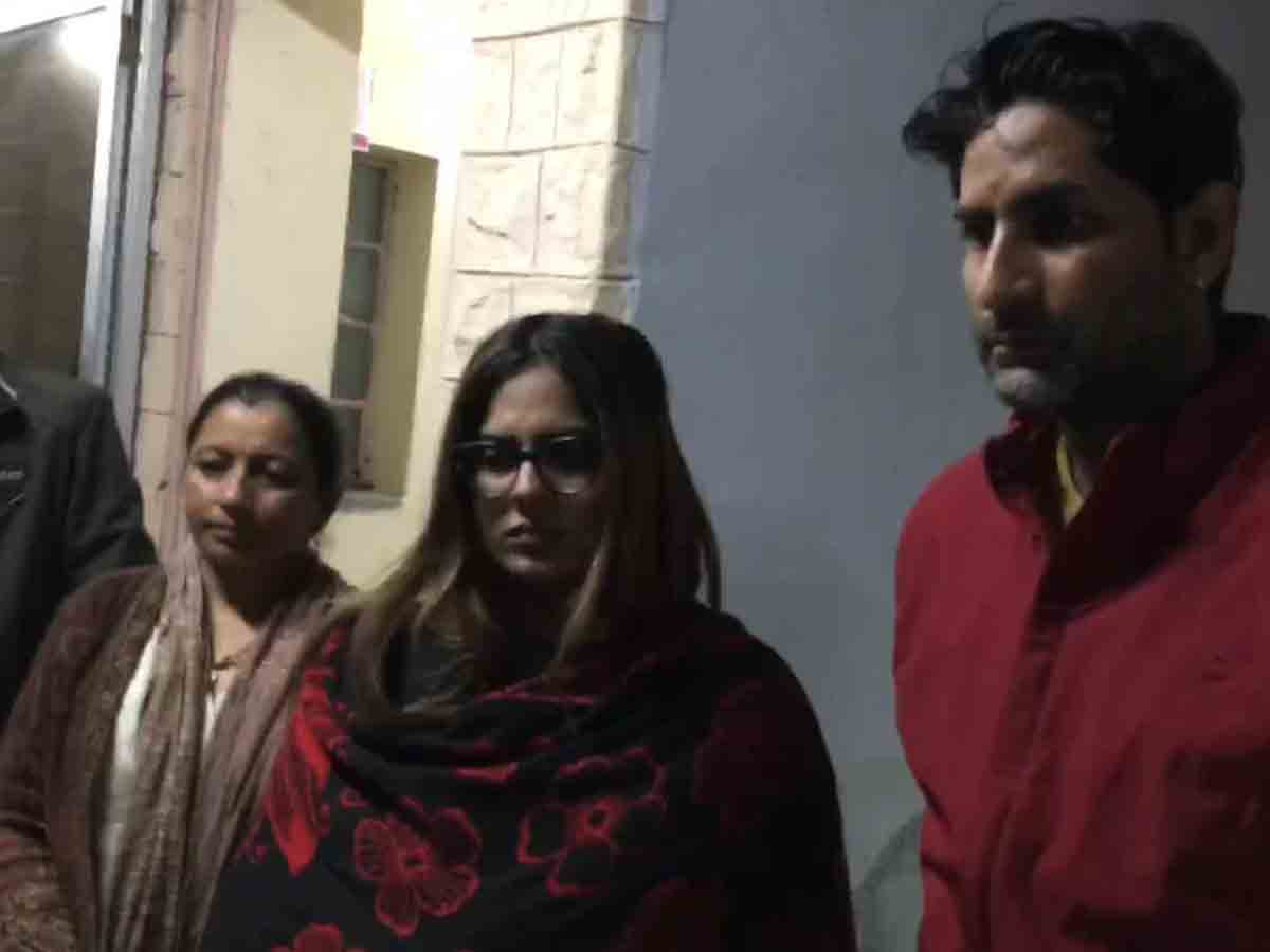 మంత్రిని హనీ ట్రాప్‌ చేసేందుకు యత్నం… ముగ్గురు అరెస్ట్‌