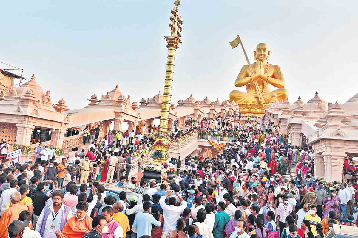 మహయజ్ఞం భక్తకోటి నిమగ్నం