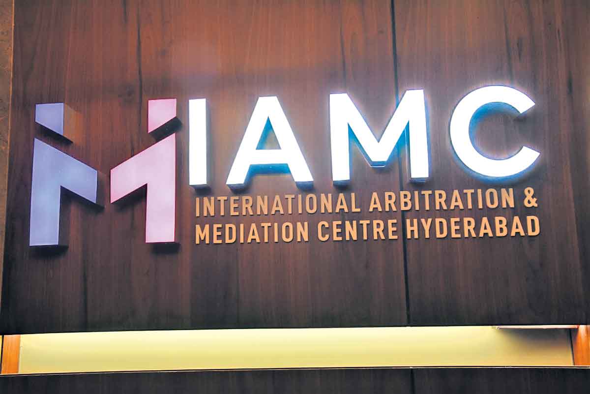 మన ఐఏఎంసీకి శిఖండిని తెచ్చిన్రు