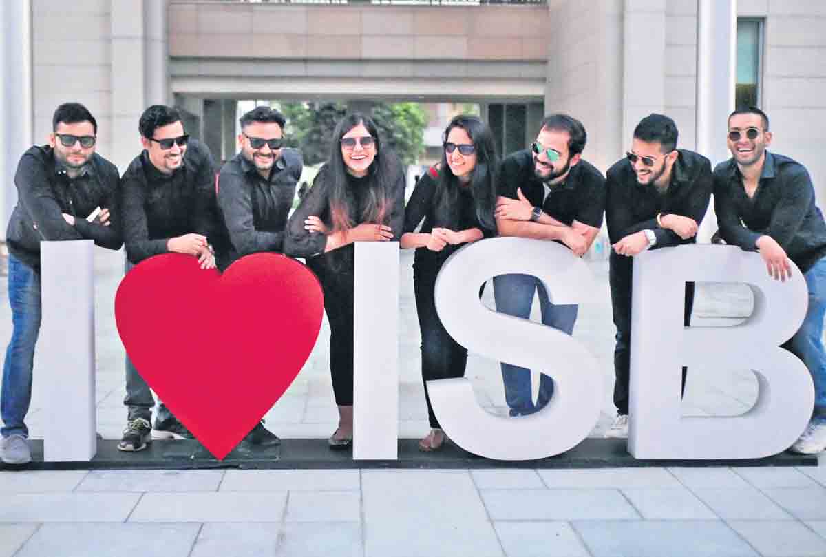 అదరగొడుతున్న ఐఎస్‌బీ