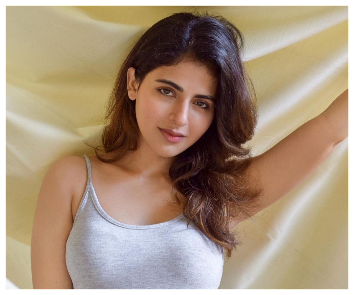 Iswarya Menon | అందంతో సెగలు పుట్టిస్తున్న ఐశ్వర్య మీనన్..