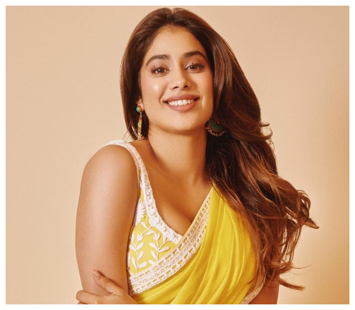 Janhvi Kapoor | పసుపు రంగు డ్రెస్‌లో జాన్వీ క‌పూర్‌ హొయలు అదరహో..