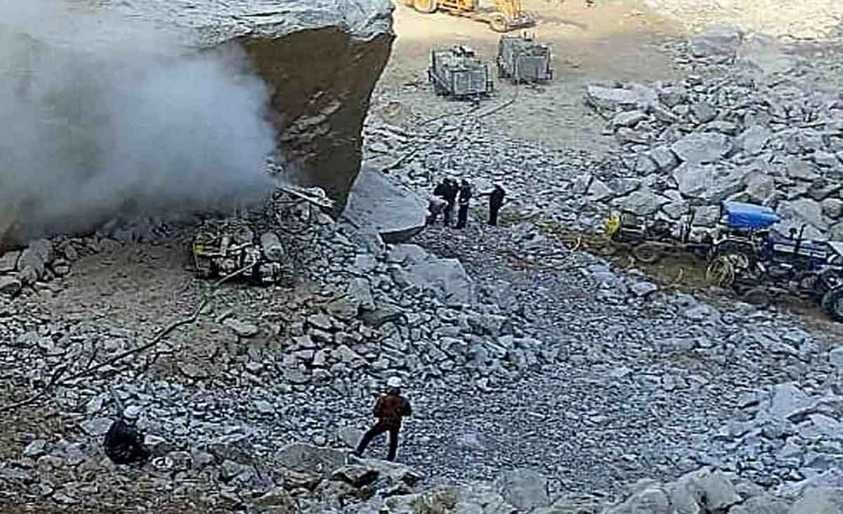 జార్ఖండ్‌లో కూలిన బొగ్గు గనులు..