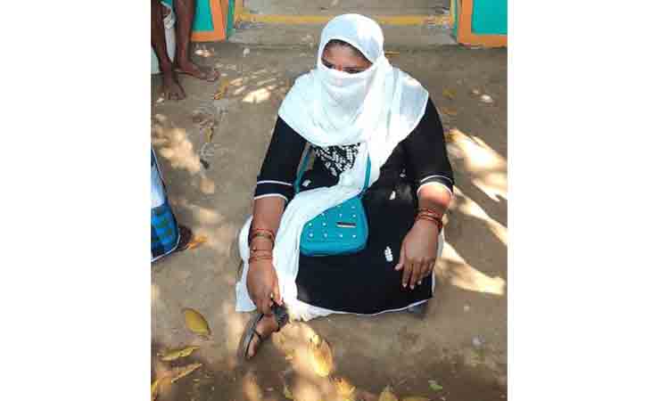 స‌హ‌జీవ‌నం ఒక‌రితో.. పెళ్లి మ‌రొక‌రితో.. దీక్ష‌కు దిగిన బాధితురాలు