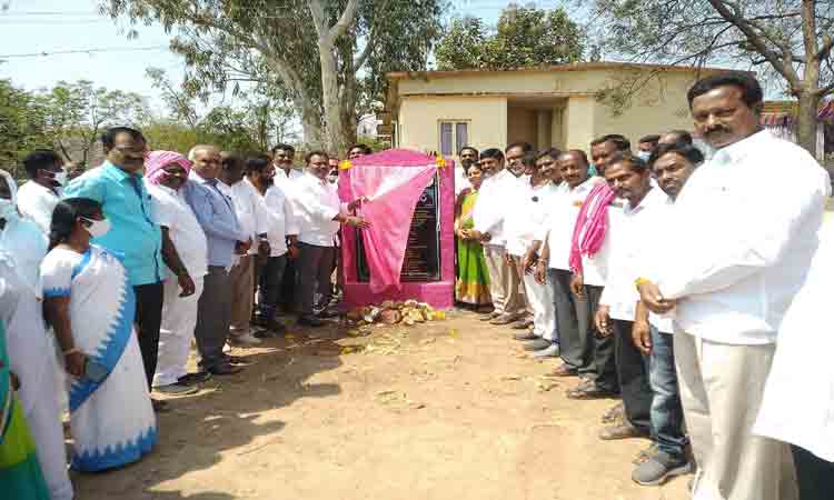 పల్లెల అభివృద్ధికి ప్రభుత్వం కృషి