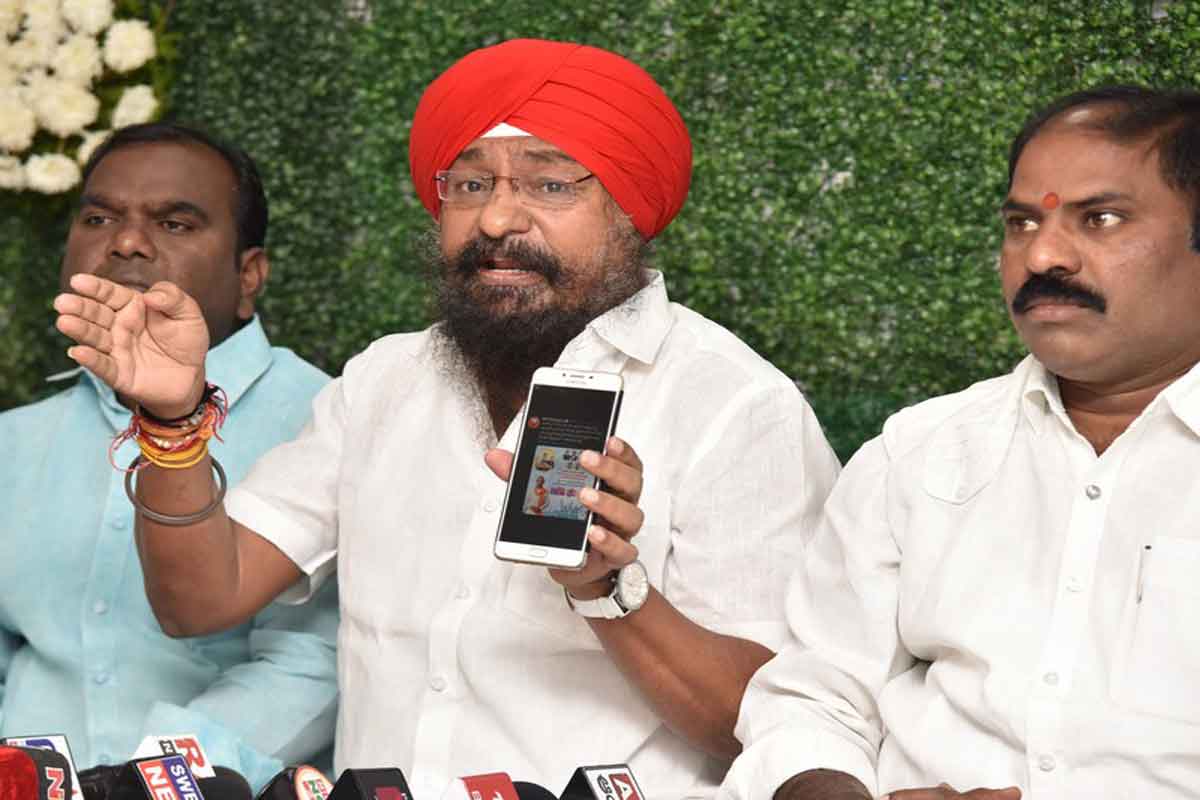 బండి సంజయ్‌ ఎన్ని నిధులు తెచ్చారో చెప్పాలి