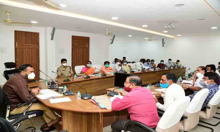 నిర్బంధ కార్మికులకు సౌకర్యాలు కల్పించాలి