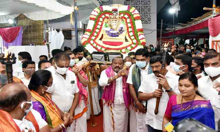 వైభవంగా బ్రహ్మోత్సవాలు