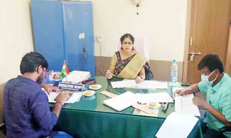 మార్కెట్ల ఆదాయ లక్ష్యం @ రూ.13 కోట్లు