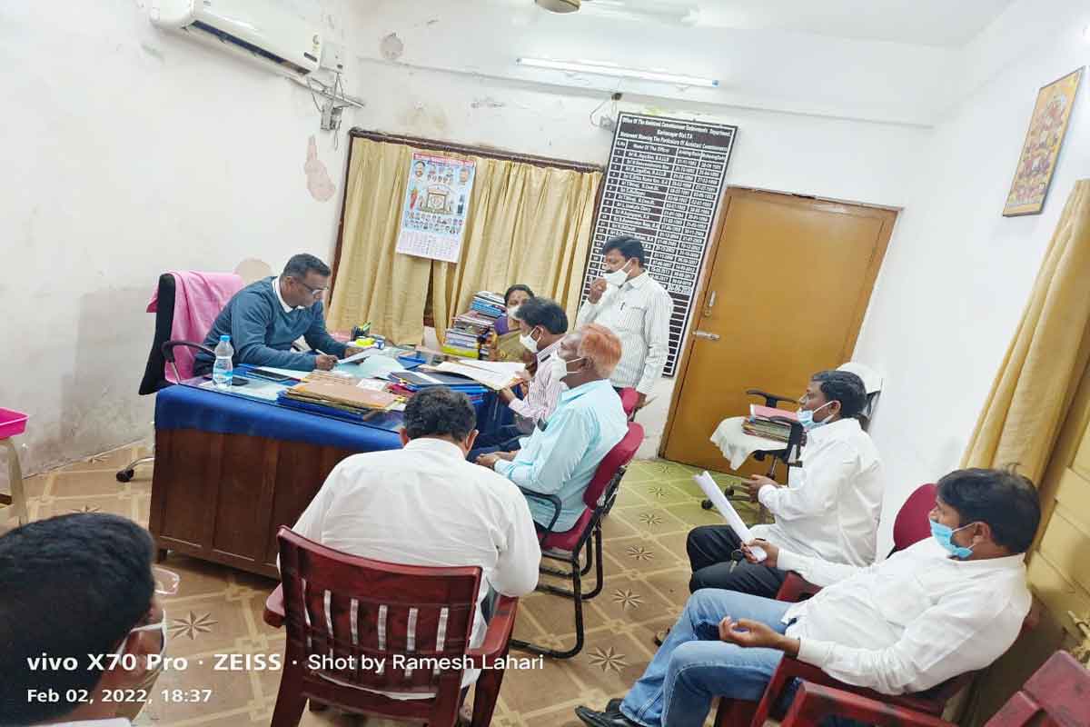 అధికారులు తీరు మార్చుకోవాలి..!