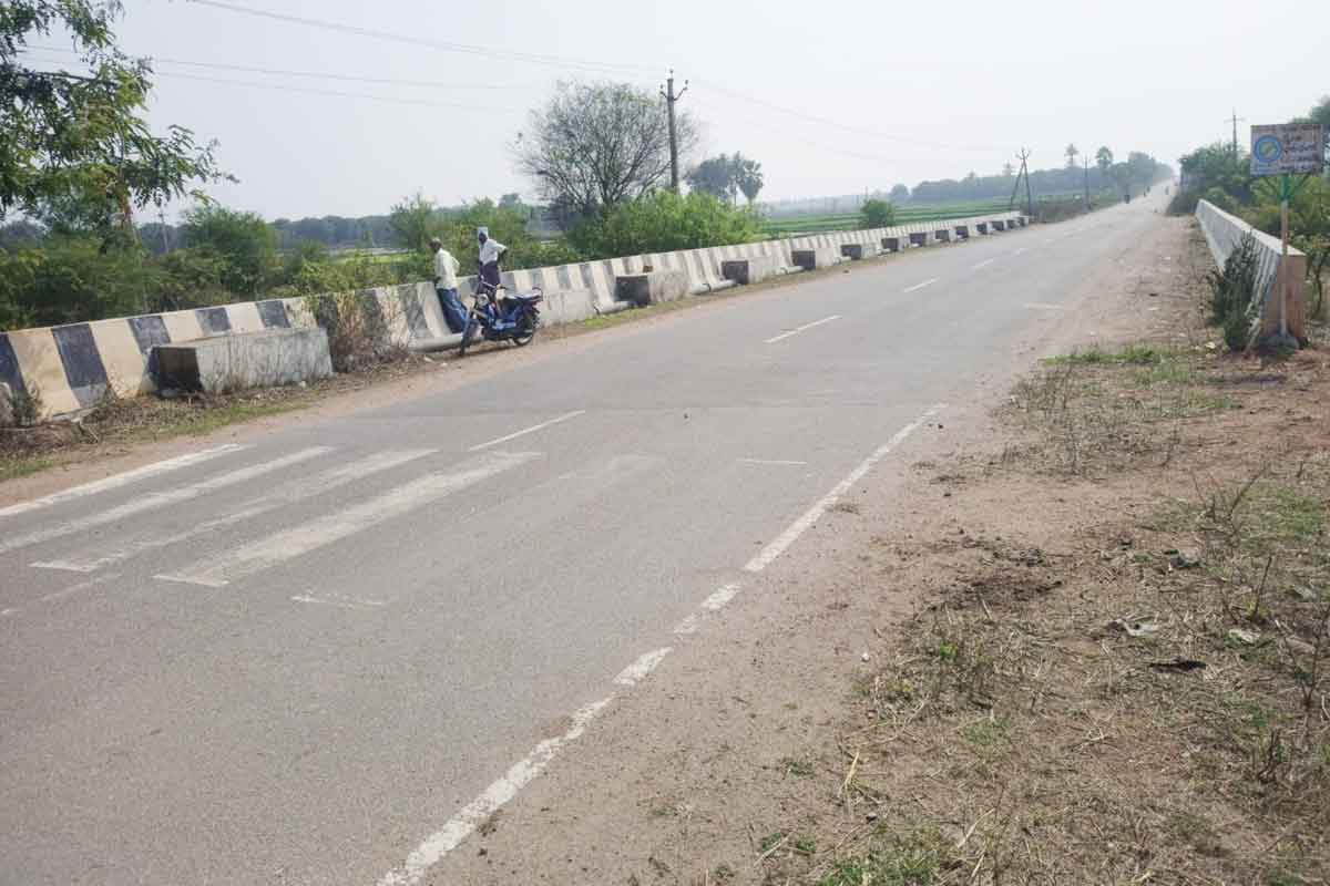 వెతలు తీర్చిన వంతెనలు