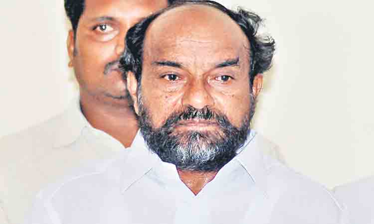 కేంద్రం 15 లక్షల ఖాళీలను నింపాలి