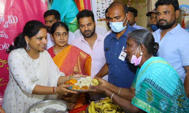 Tirupati | వృద్ధాశ్రమాన్ని సందర్శించిన ఎమ్మెల్సీ కవిత