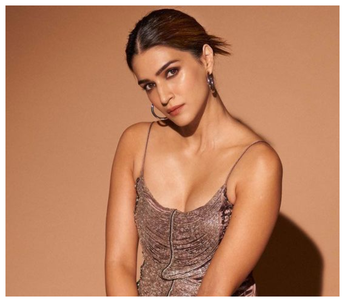 Kriti Sanon | కృతి సనన్ బ్యూటిఫుల్ ఇమేజస్..