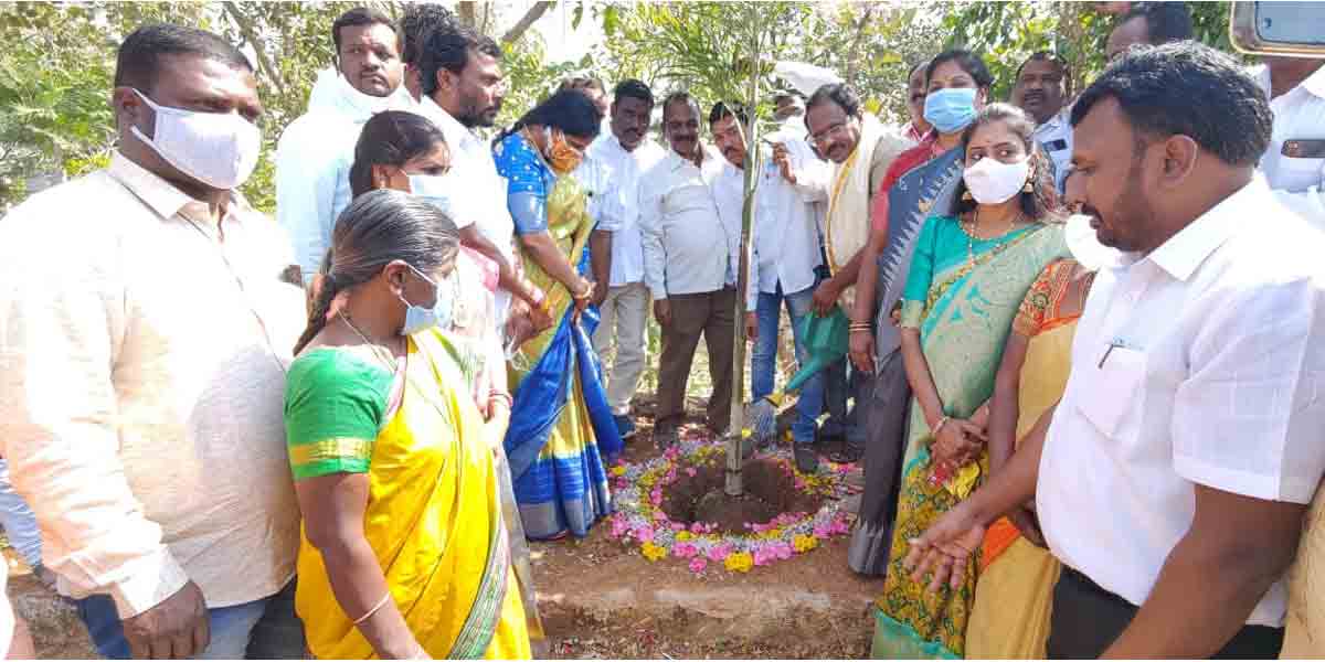 ఆయన కృషితోనే ఆకుపచ్చ తెలంగాణ సాధ్యమైంది : ఎమ్మెల్యే లక్ష్మారెడ్డి