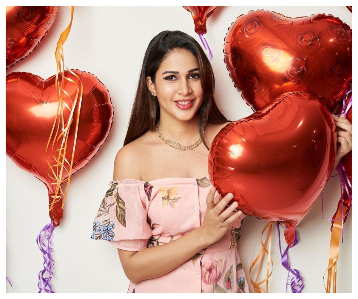 Lavanya Tripathi | లావ‌ణ్య త్రిపాఠి వాలెంటైన్స్ డే సెలబ్రేషన్స్ పిక్స్..