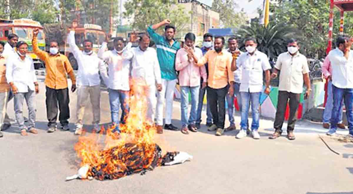 ఆగని ఆందోళనలు