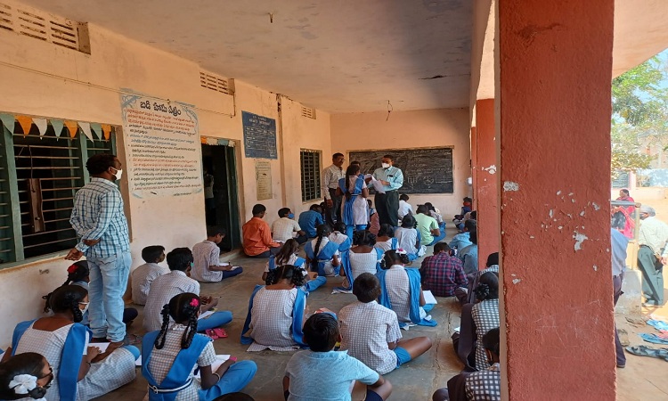 శాస్త్రీయ దృక్పథాలను పెంపొందించాలి