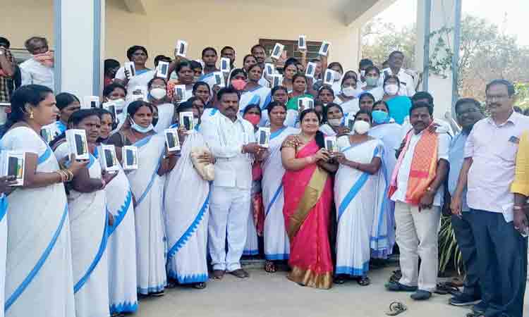 ఆశవర్కర్ల సేవలు వెలకట్టలేనివి