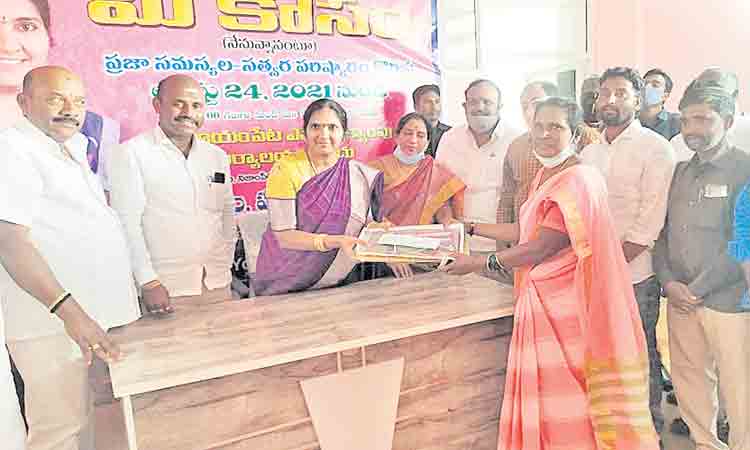 పేదల పెన్నిధి సీఎం కేసీఆర్‌