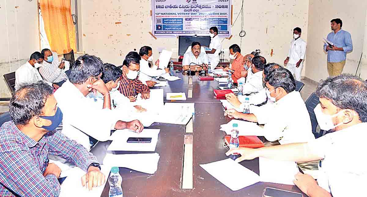 కాళేశ్వరం భూ సేకరణలో వేగం పెంచాలి