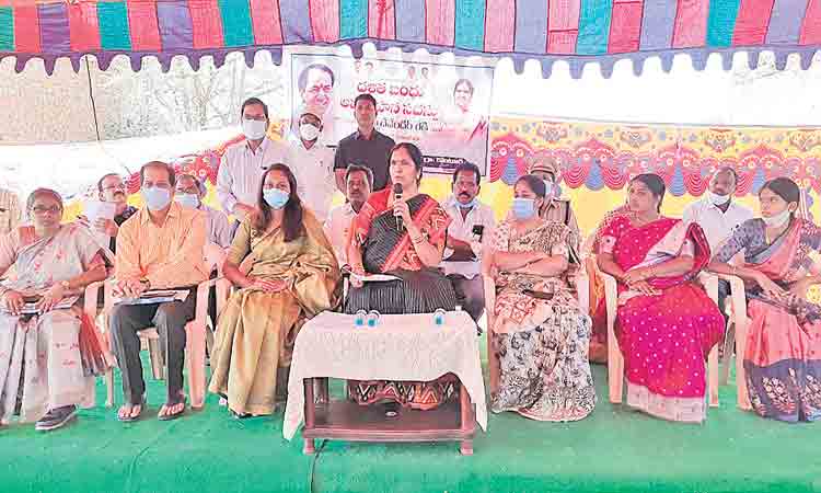 ఆర్థికంగా ఎదిగేందుకే దళితబంధు