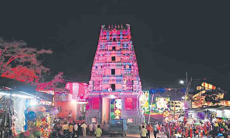 ఉత్సవాలకు ముస్తాబైన ఆలయాలు