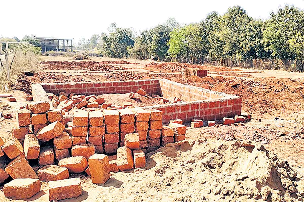 ఆసైన్డ్‌ భూముల్లో రియల్‌ దందా..