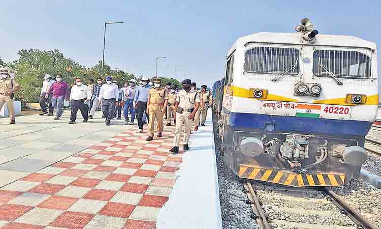 పట్టాలపై పరుగులు