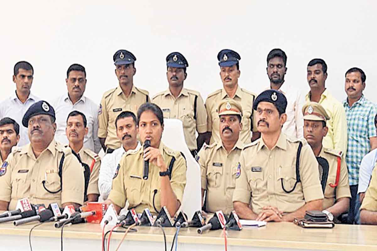 భయపెట్టేందుకు కాల్పులు