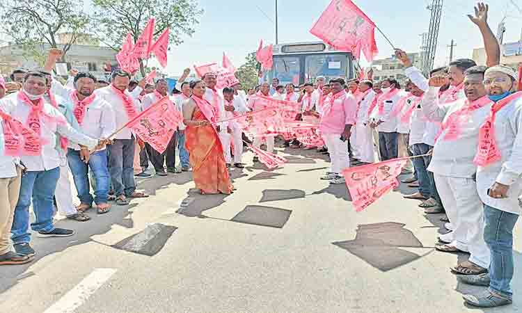 సీఎం సభకు తరలివెళ్లిన గులాబీ దళం
