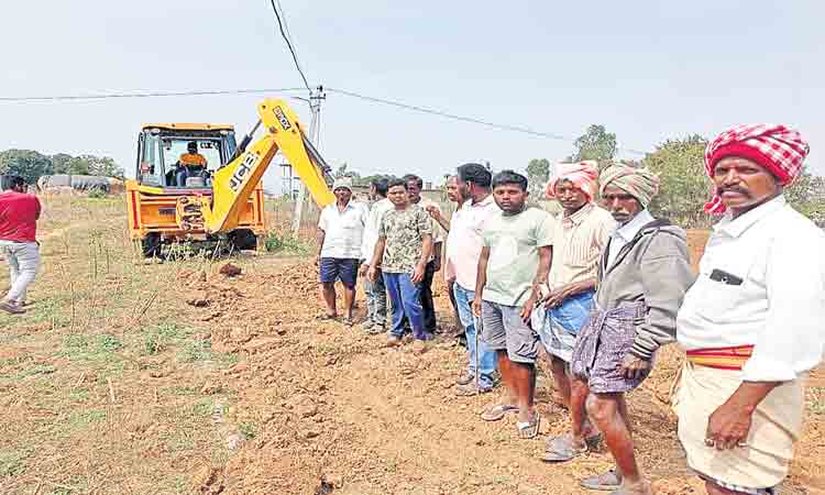 సీసీ రోడ్ల నిర్మాణానికి రూ.9.90 కోట్లు మంజూరు