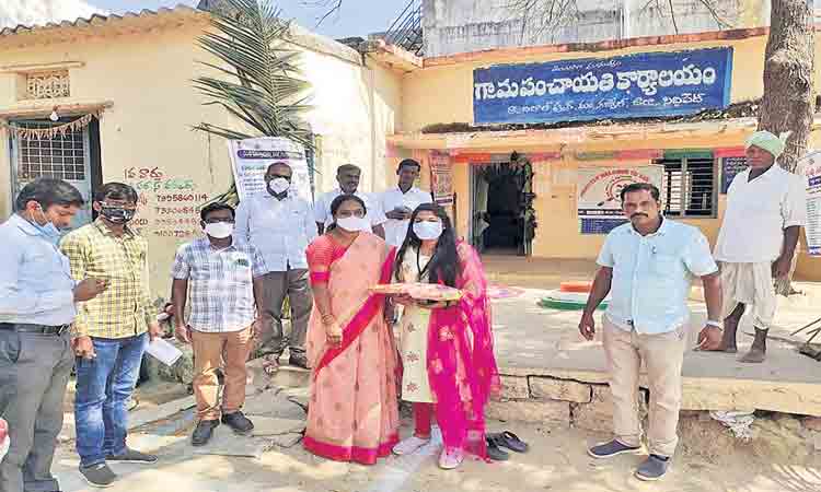 అభివృద్ధి పనులను పరిశీలించిన కేంద్ర బృందం సభ్యులు