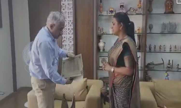 నగరిని బాలాజీ జిల్లాలో కలపండి : సీఎస్కు రోజా లేఖ