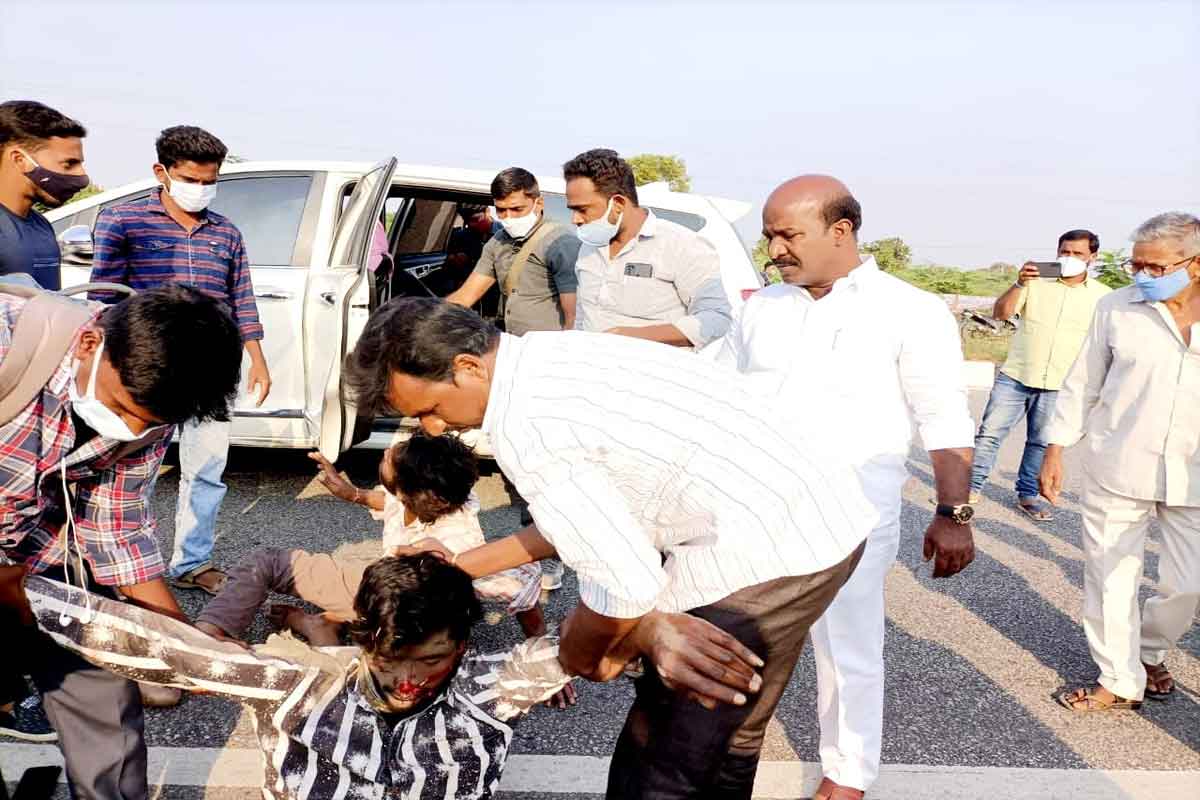 మానవత్వం చాటుకున్న నకిరేకల్ ఎమ్మెల్యే చిరుమర్తి లింగయ్య