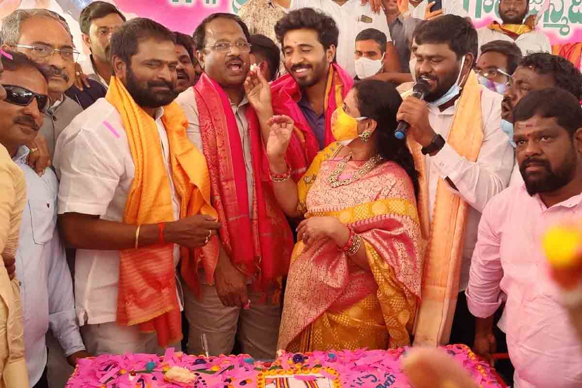 మచ్చలేని నేత ఎమ్మెల్యే లక్ష్మారెడ్డి