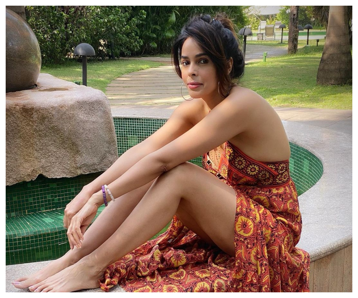 Mallika Sherawat | కుర్రకారు మనసులు కొల్లగొడుతున్న మల్లికా శెరావత్..