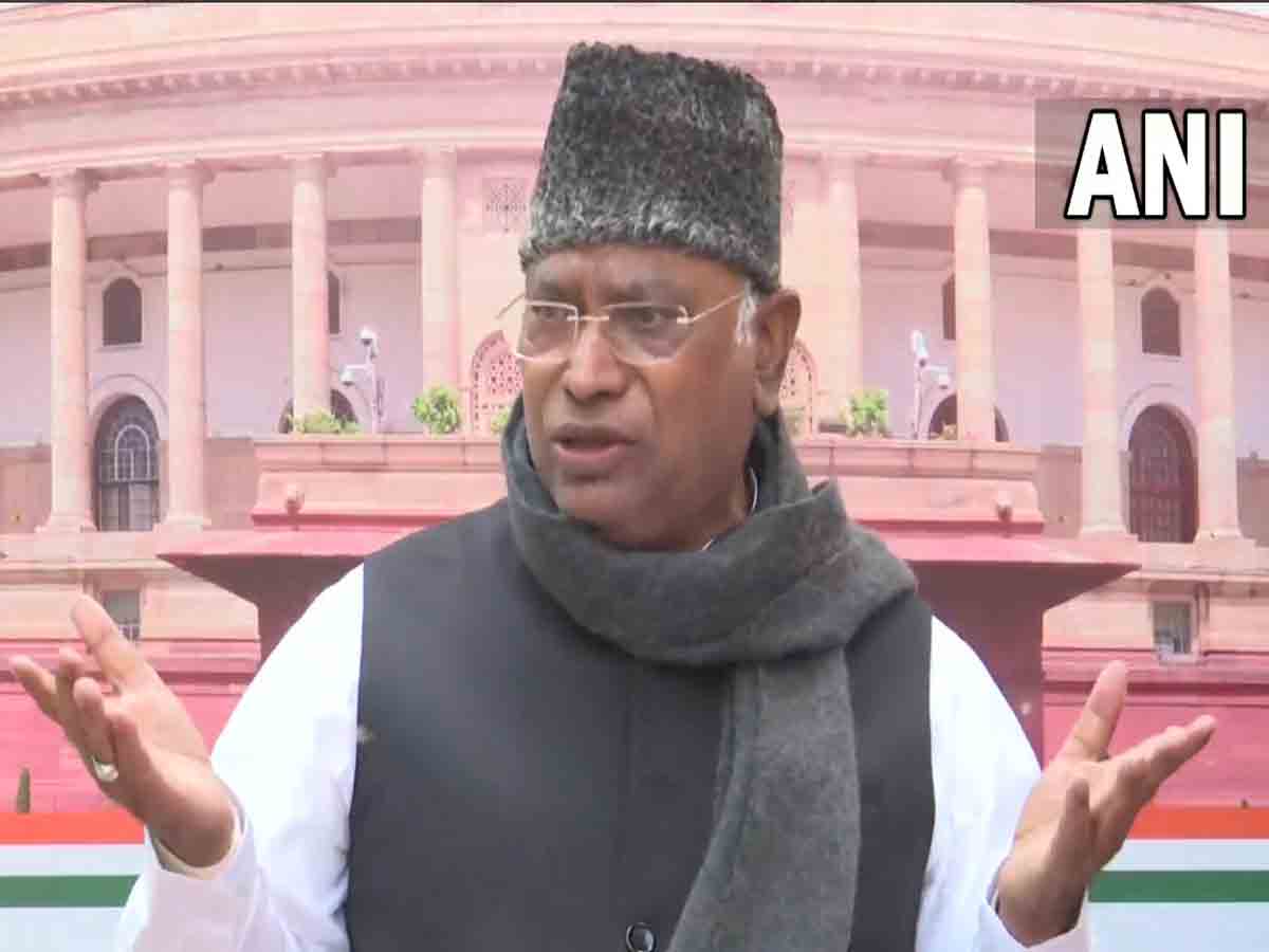 బడ్జెట్ ధనవంతుల కోసమే… పేదలకు ఏమీ లేదు: మల్లికార్జున్ ఖర్గే