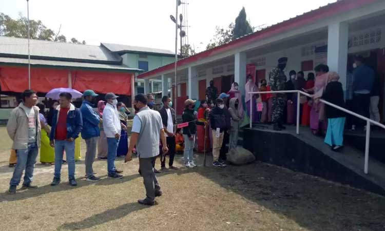 మణిపూర్‌లో కొనసాగుతున్న పోలింగ్‌.. 11 గం. వరకు 27.34 శాతం ఓట్లు