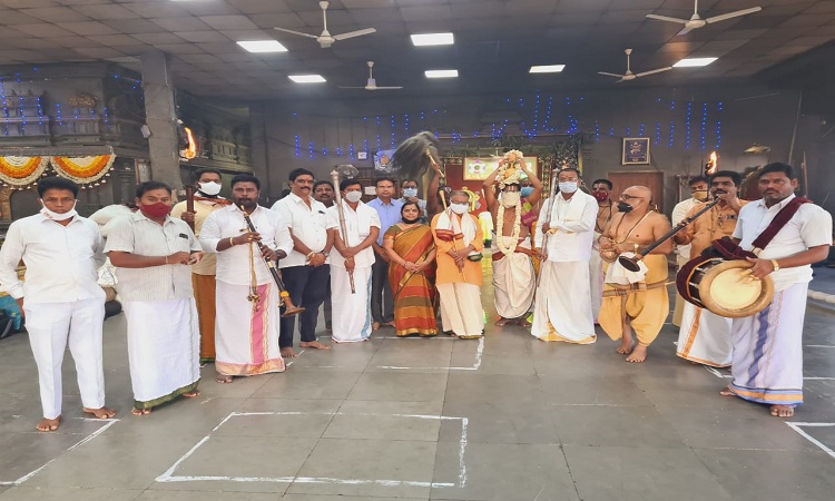 క్షేత్ర పాలకుడికి ఆకుపూజ