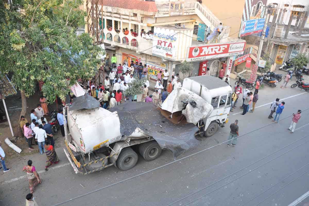 ట్యాంకర్‌ పేలిన ఘటనతో బాలాజీనగర్‌ బెంబేలు
