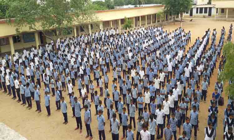 కార్పొరేట్‌ను మించిన కొండమల్లేపల్లి జడ్పీహెచ్‌ఎస్‌