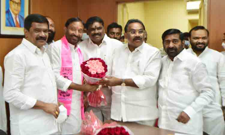 ఎమ్మెల్సీగా ఎంసీ కోటిరెడ్డి ప్రమాణ స్వీకారం